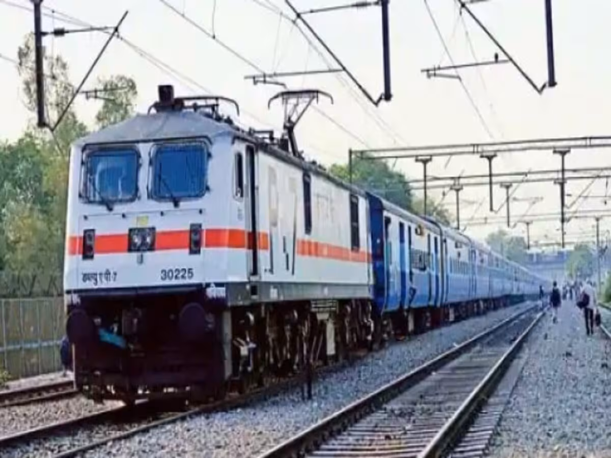 Gaya: ट्रैक पर रखा था बड़ा पत्थर, बाल-बाल बची इस्लामपुर-हटिया एक्सप्रेस Gaya: ट्रैक पर रखा था बड़ा पत्थर, बाल-बाल बची इस्लामपुर-हटिया एक्सप्रेस