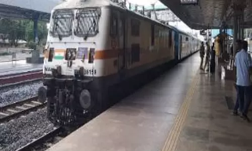 Damoh:120 किमी की रफ्तार से ट्रेन दौड़ाकर थर्ड लाइन का निरीक्षण अधिकारियों ने किया