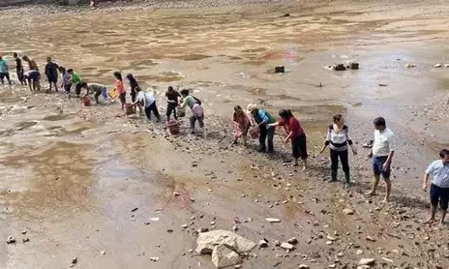 Punjab: धर्मशाला डल झील के फिर सूखने से स्थानीय लोग परेशान Punjab: धर्मशाला डल झील के फिर सूखने से स्थानीय लोग परेशान