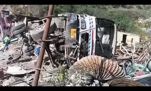Himachal: हिमाचल के सोलन में बस पलटने से 30 यात्री घायल Himachal: हिमाचल के सोलन में बस पलटने से 30 यात्री घायल