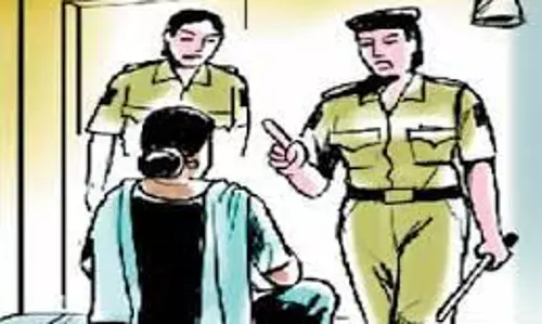 Muzaffarnagar: महिलाएं सड़क पर सुरक्षित नहीं Muzaffarnagar: महिलाएं सड़क पर सुरक्षित नहीं
