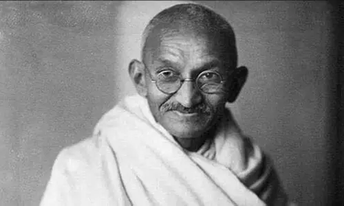 Essence of life: गांधी शांति के दूत थे, पर शांतिवादी नहीं
