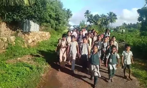 Odisha: इस वर्ष से आदिवासी छात्रों के लिए हाथ खर्चा Odisha: इस वर्ष से आदिवासी छात्रों के लिए हाथ खर्चा