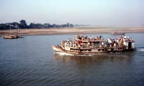 Assam : ओवरलोडेड नौकाओं और असुरक्षित परिचालन पर निषेधाज्ञा जारी Assam : ओवरलोडेड नौकाओं और असुरक्षित परिचालन पर निषेधाज्ञा जारी