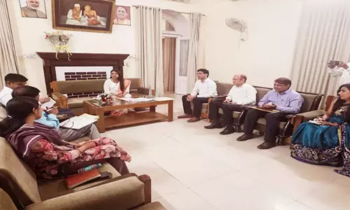 Meerut: महिला आयोग की सदस्य ने सर्किट हाउस में अधिकारियों के साथ की परिचय बैठक Meerut: महिला आयोग की सदस्य ने सर्किट हाउस में अधिकारियों के साथ की परिचय बैठक