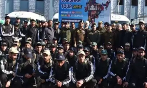 jammu: भारत दर्शन के लिए छात्रों के दल को रवाना किया गया