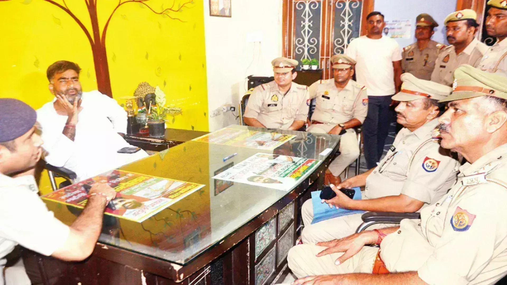 Meerut: पुलिस प्रशासन सपा विधायक अतुल प्रधान के ‘घेरा डालो, डेरा डालो’ आंदोलन से डरा Meerut: पुलिस प्रशासन सपा विधायक अतुल प्रधान के ‘घेरा डालो, डेरा डालो’ आंदोलन से डरा