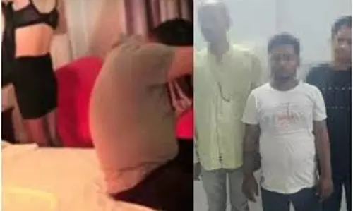 Jaunpur: पुलिस ने एक होटल पर छापा मारा Jaunpur: पुलिस ने एक होटल पर छापा मारा