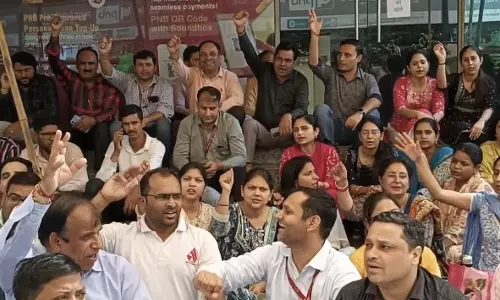 Muzaffarnagar: बैंक अफसरों की समझौता वार्ता हुई विफल