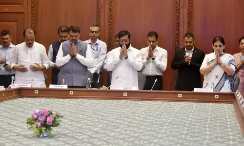 महाराष्ट्र मंत्रिमंडल ने केंद्र से Ratan Tata को भारत रत्न देने का आग्रह करते हुए प्रस्ताव पारित किया महाराष्ट्र मंत्रिमंडल ने केंद्र से Ratan Tata को भारत रत्न देने का आग्रह करते हुए प्रस्ताव पारित किया