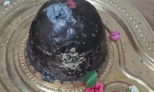 Sehore: बिजली गिरने से नीलकंठेश्वर मंदिर का शिवलिंग हुआ क्षतिग्रस्त Sehore: बिजली गिरने से नीलकंठेश्वर मंदिर का शिवलिंग हुआ क्षतिग्रस्त