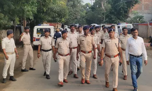 Ranchi : दुर्गा पूजा को लेकर रांची पुलिस ने किया फ्लैग मार्च