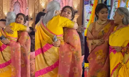 Jaya Bachchan में जया बच्चन ने काजोल को गले लगाया Jaya Bachchan में जया बच्चन ने काजोल को गले लगाया