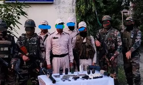 Manipur : सुरक्षा बलों ने पहाड़ी और घाटी जिलों में अवैध हथियार जब्त किए