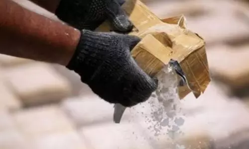 Assam राइफल्स ने 62 करोड़ रुपये की हेरोइन और मेथ टैबलेट बरामद की Assam राइफल्स ने 62 करोड़ रुपये की हेरोइन और मेथ टैबलेट बरामद की