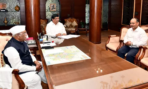Jaipur: राज्यपाल से प्रधान महालेखाकार गर्ग ने की शिष्टाचार भेंट