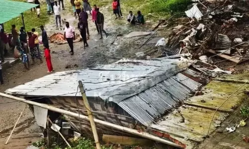 Arunachal : कार्सिंगसा में दीवार गिरने से 4 की मौत, 3 घायल