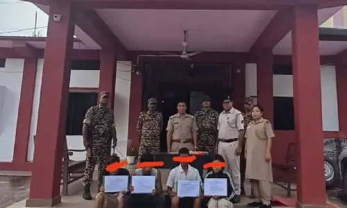 Arunachal : दापोरिजो में बड़ी ड्रग छापेमारी में चार गिरफ्तार Arunachal : दापोरिजो में बड़ी ड्रग छापेमारी में चार गिरफ्तार