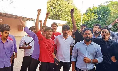 Jalandhar: नर्सिंग कॉलेज की छात्रा ने जहर खाकर जान दी Jalandhar: नर्सिंग कॉलेज की छात्रा ने जहर खाकर जान दी