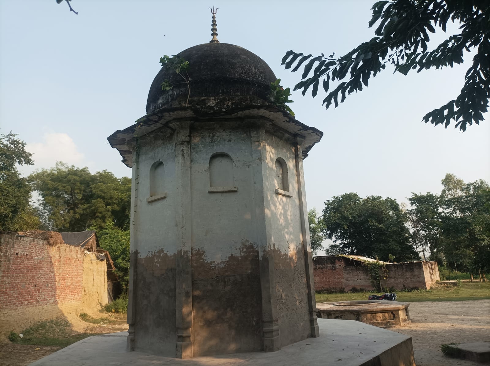 Baburi गांव के ग्रामीणों ने उठाई प्राचीन मंदिर के जीर्णोद्धार की मांग