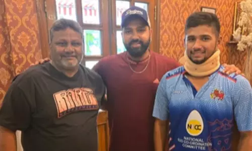 घायल मुशीर खान से मिलने पहुंचे Rohit Sharma घायल मुशीर खान से मिलने पहुंचे Rohit Sharma