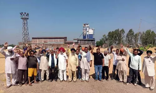 Jalandhar: धान की खरीद न होने से किसान नाराज Jalandhar: धान की खरीद न होने से किसान नाराज