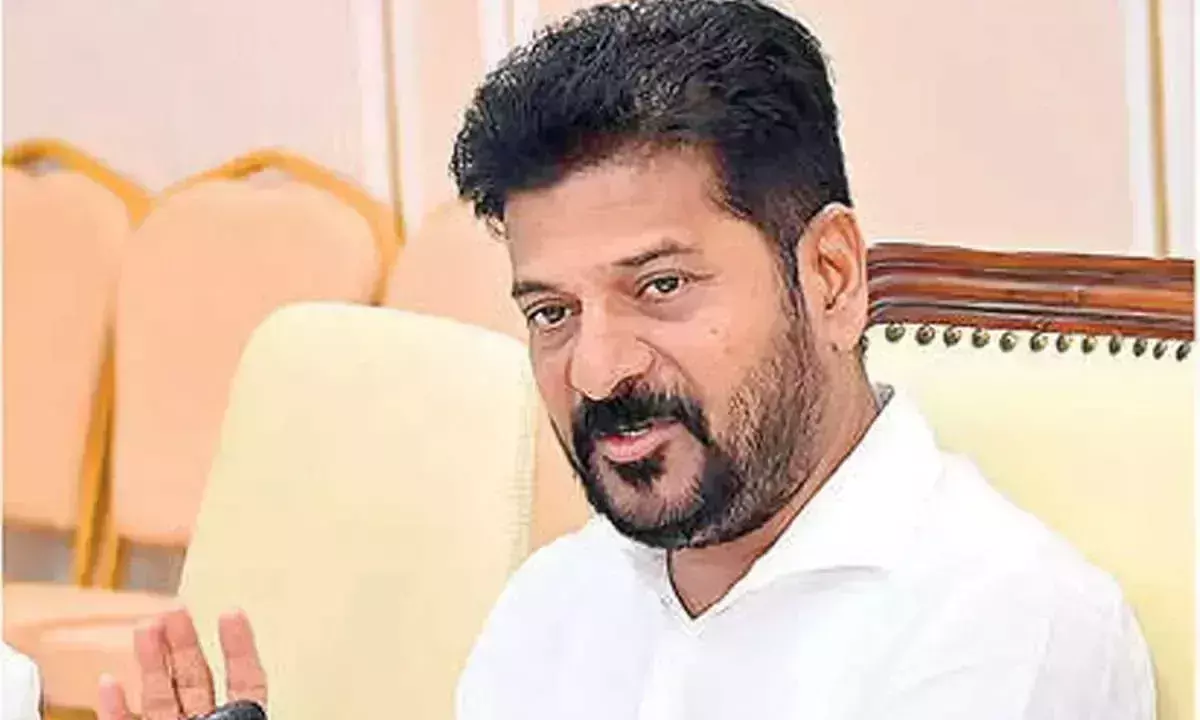 CM ने आदिलाबाद में आदिवासियों को लंबे समय से लंबित मुद्दों के समाधान का आश्वासन दिया