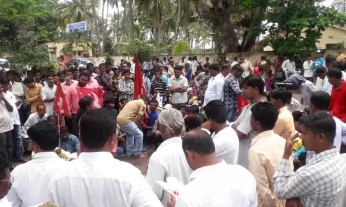 Labor Organization: लगातार आठवें दिन भी अपना सत्याग्रह आंदोलन जारी