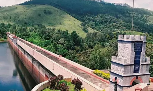 Mullaperiyar dam 129 साल पुराना, अनुमानतः 50 साल पुराना Mullaperiyar dam 129 साल पुराना, अनुमानतः 50 साल पुराना