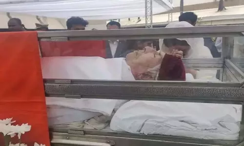 BIG BREAKING: पंचतत्व में विलीन हुए रतन टाटा