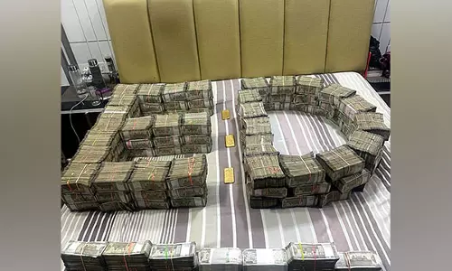 ED ने दिल्ली और गुरुग्राम में 15 जगहों पर छापेमारी कर 200 करोड़ रुपये से अधिक की संपत्ति की पहचान की