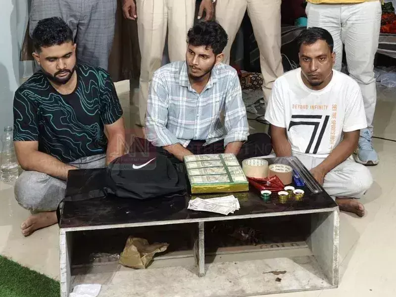 Assam : गुवाहाटी में नकली नोटों के ढेर के साथ तीन लोग गिरफ्तार