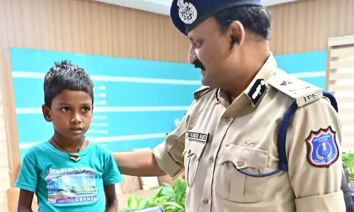 Rachakonda police ने 24 घंटे के भीतर ओडिशा से एक अपहृत लड़के को बचाया Rachakonda police ने 24 घंटे के भीतर ओडिशा से एक अपहृत लड़के को बचाया