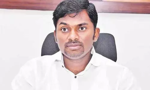 तेलंगाना: IAS अधिकारी रोनाल्ड रोज़ का आंध्र प्रदेश तबादला तेलंगाना: IAS अधिकारी रोनाल्ड रोज़ का आंध्र प्रदेश तबादला