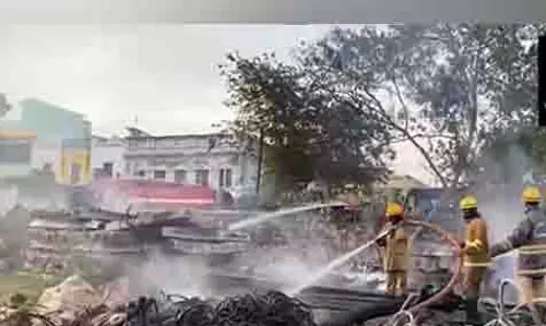 Thoothukudi में रेलवे विस्तार कार्यस्थल पर लगी आग Thoothukudi में रेलवे विस्तार कार्यस्थल पर लगी आग