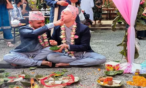 Nepali और अमेरिकी नागरिक के बीच काठमांडू में पहली समलैंगिक शादी हुई