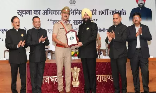 गुरमीत सिंह ने RTI अधिनियम की 19वीं वर्षगांठ पर सूचना अधिकारियों को किया सम्मानित गुरमीत सिंह ने RTI अधिनियम की 19वीं वर्षगांठ पर सूचना अधिकारियों को किया सम्मानित