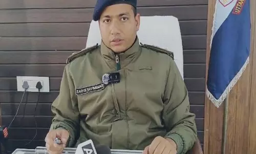 Chamoli में नाबालिग लड़की से बलात्कार के विरोध में स्थानीय लोगों ने किया प्रदर्शन, बाजार बंद Chamoli में नाबालिग लड़की से बलात्कार के विरोध में स्थानीय लोगों ने किया प्रदर्शन, बाजार बंद