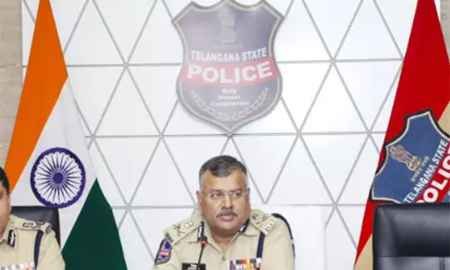 तेलंगाना DGP ने नशीले पदार्थों के खिलाफ सख्त कदमों की घोषणा की तेलंगाना DGP ने नशीले पदार्थों के खिलाफ सख्त कदमों की घोषणा की