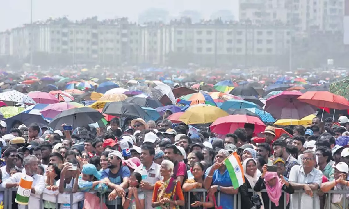 Tamil: परिजनों का कहना है कि एम्बुलेंस के कर्मचारियों ने मदद से इनकार कर दिया