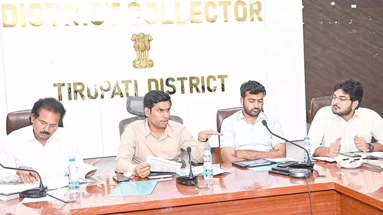 रेत तस्करी रोकने के लिए सख्त कदम उठाएं: Collector