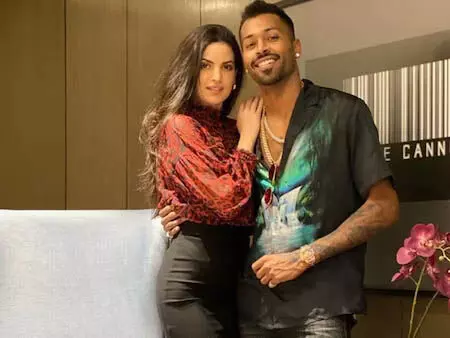 Hardik and Natashas की प्रेम कहानी एक नाइट क्लब में शुरू हुई