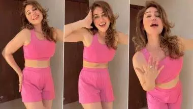 Kangna Sharma ने पिंक आउटफिट में गिराई बिजली, देखें Video