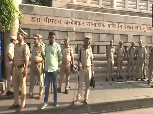 UP: अखी से पहले जय प्रकाश नारायण केंद्र सील, पुलिस तैनात