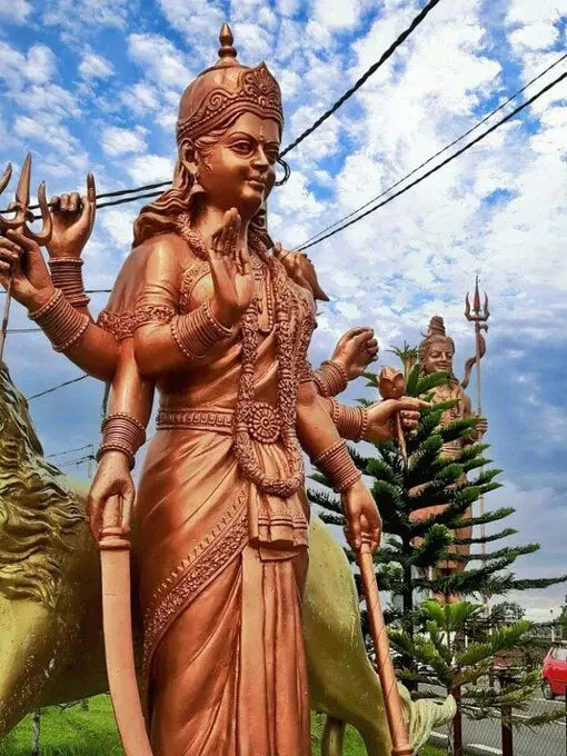 Maa Durga की सबसे ऊंची मूर्ति भारत में नहीं बल्कि इस जगह पर