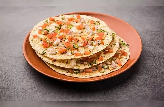 Papad Pizza, टेस्ट ऐसा भूल जाएंगे बाहर का स्वाद