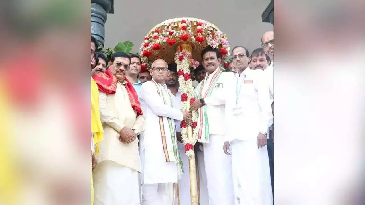 Tirumala: पारंपरिक स्वर्ण छत्र उत्सव का आयोजन