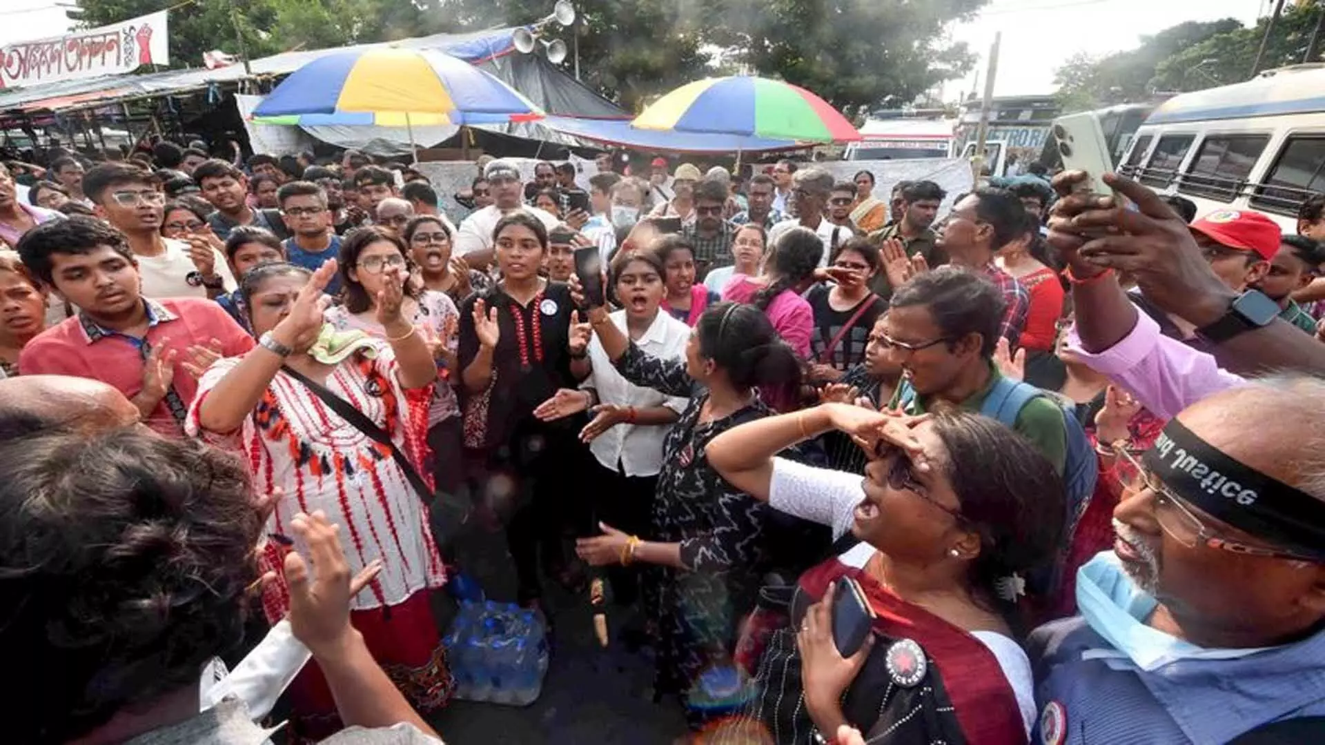 Bengal सरकार डॉक्टरों की मांगों को स्वीकार करने के लिए बाध्य- इंडियन मेडिकल एसोसिएशन