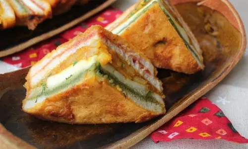 Bread Pakora: शाम की चाय का मजा इसके साथ लें Bread Pakora: शाम की चाय का मजा इसके साथ लें