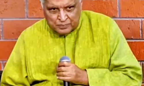 जावेद अख्तर ने स्टैंडअप कॉमेडियनों द्वारा कार्यक्रमों में अपशब्दों के प्रयोग की आलोचना की